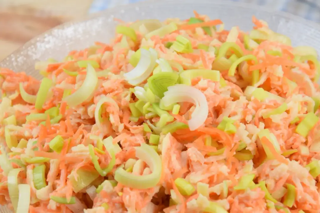 Jaką surówkę do dorsza wybrać, aby zachwycić smakiem?