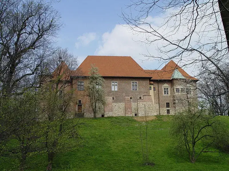 Cennik zamku w Dębnie – poznaj ceny biletów i godziny otwarcia