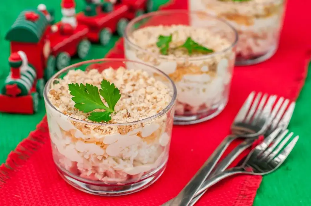 Wyjątkowe sałatki, które zachwycą każdego gościa i zaskoczą niepowtarzalnym smakiem