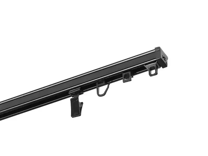 Aranżuj z gustem: Czarny karnisz - modne inspiracje i pomysły aranżacyjne