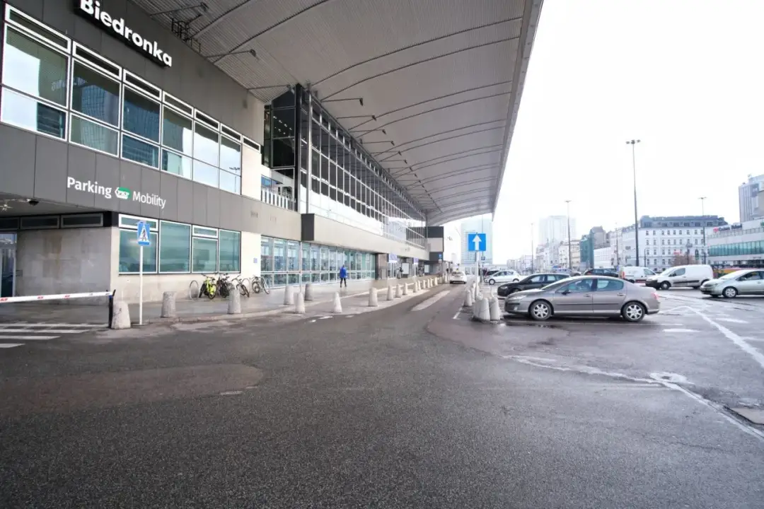 Jak wjechać na parking przy Dworcu Centralnym bez problemów?