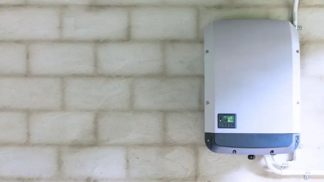 Czy inwerter pobiera prąd? Sprawdź, jak to wpływa na akumulatory