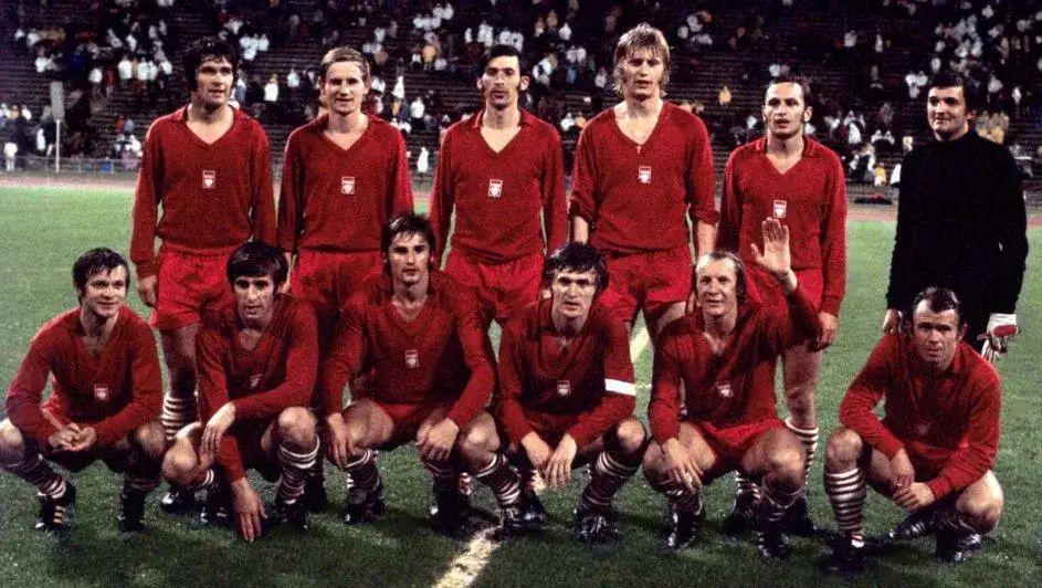 Kto jest mistrzem Polski w piłce nożnej? Odkryj zaskakujące fakty