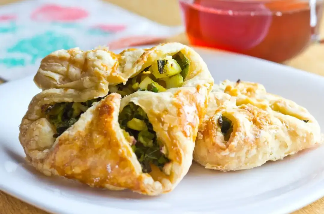 Przepis na koperty z ciasta francuskiego, które zachwycą każdego