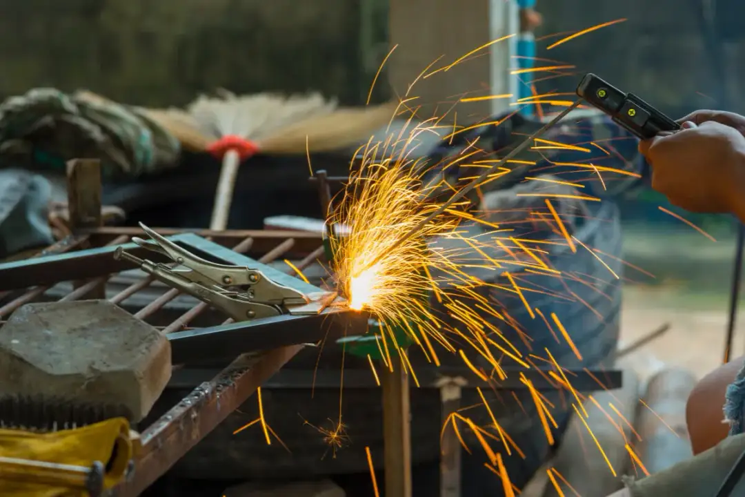 Najlepsze spawarki inwertorowe do 500 zł – unikaj najgorszych modeli