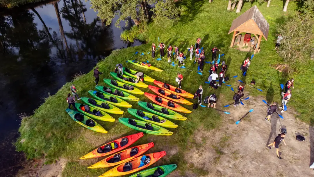 Spływ kajakowy Bory Tucholskie – najlepsze trasy i wypożyczalnie