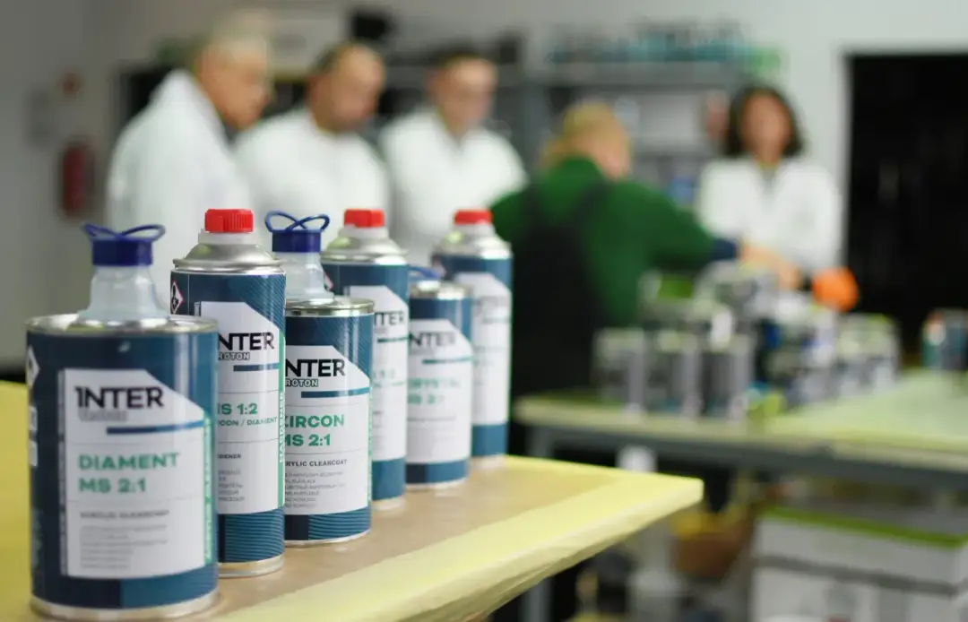 Jak w odpowiedniej temperaturze lakierować samochód, by uniknąć błędów?