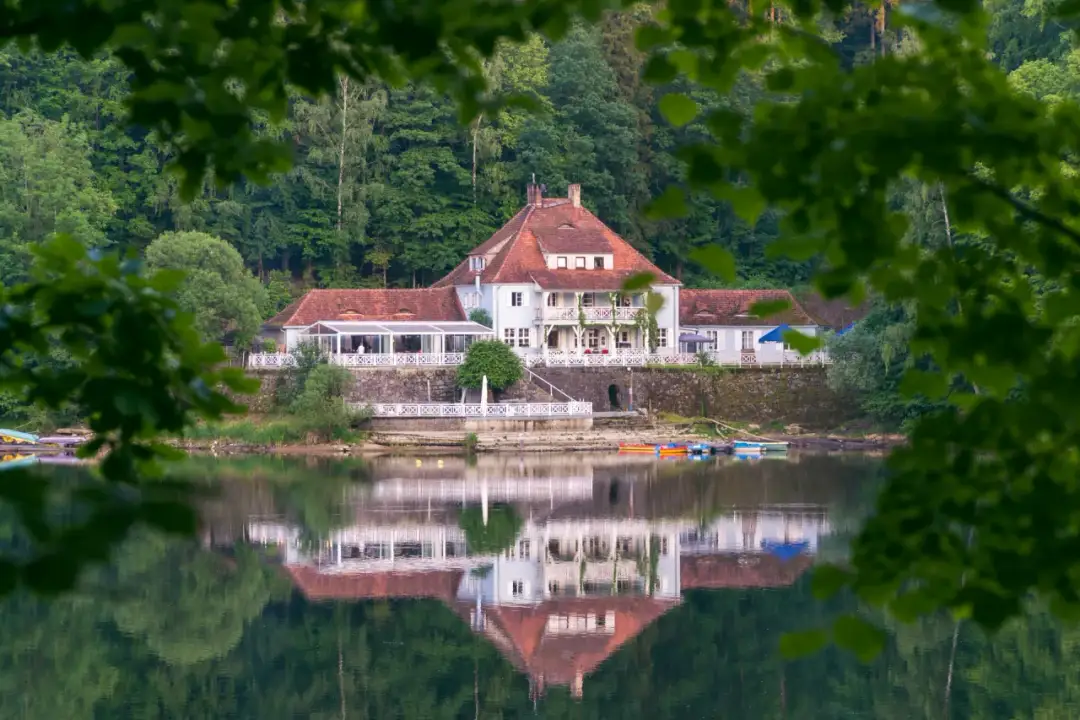 Hotel nad jeziorem Dolny Śląsk? Znajdź idealny na Twój urlop!