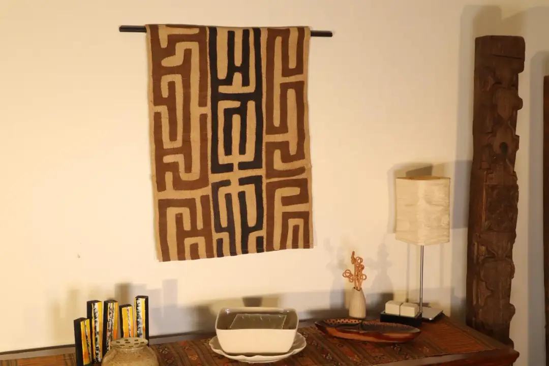 Tkaniny ścienne: odkryj polskich artystów i odmień wnętrze