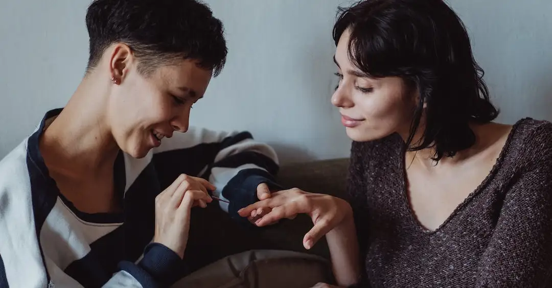 Jak zrobić nails art kropeczki na paznokciach?