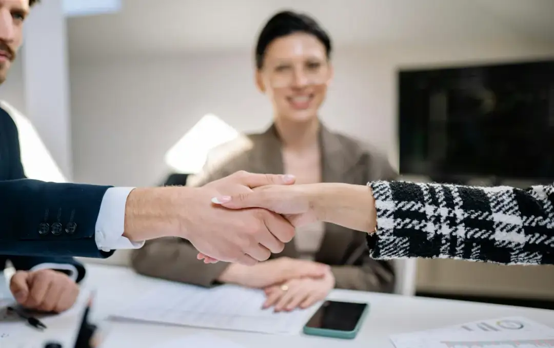 Jak negocjować cenę mieszkania na rynku wtórnym i uniknąć przepłacenia