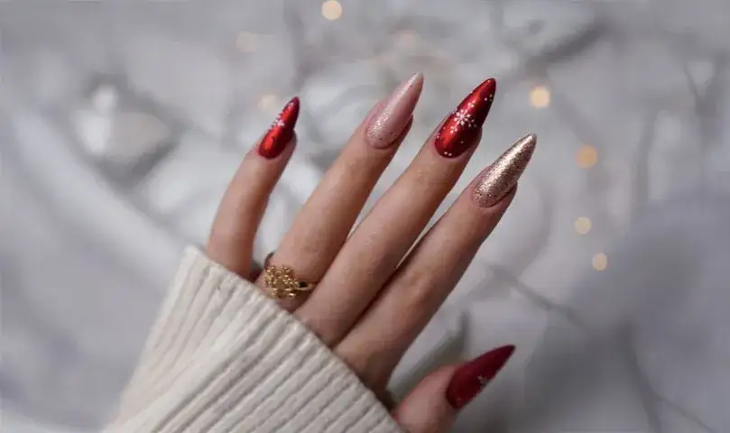Świąteczny manicure: Czerwone paznokcie, które dodadzą magii świąt
