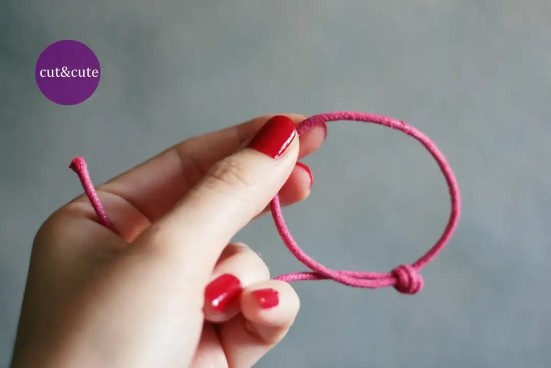 Jak zrobić węzeł przesuwny do bransoletki ze sznurka? Prosty DIY