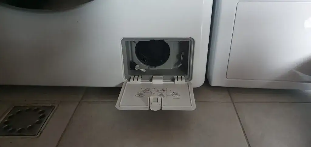 Gdzie dokładnie znajduje się filtr w pralce Electrolux ładowanej od góry: Poradnik