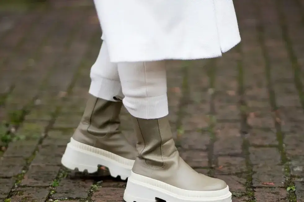 Jakie botki modne w tym sezonie? Odkryj najgorętsze trendy!