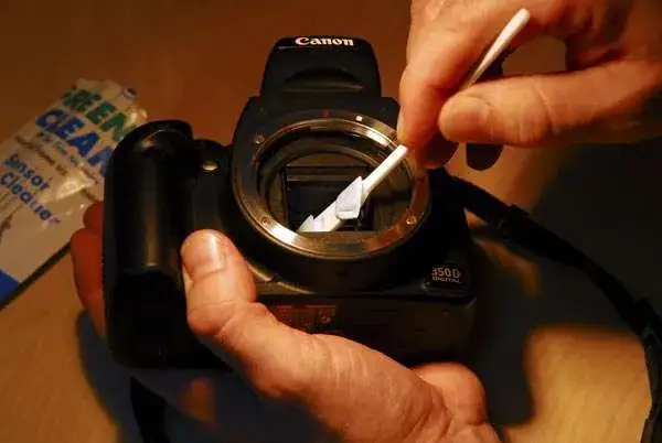 Jak wyczyścić matrycę aparatu bez ryzyka uszkodzenia sprzętu