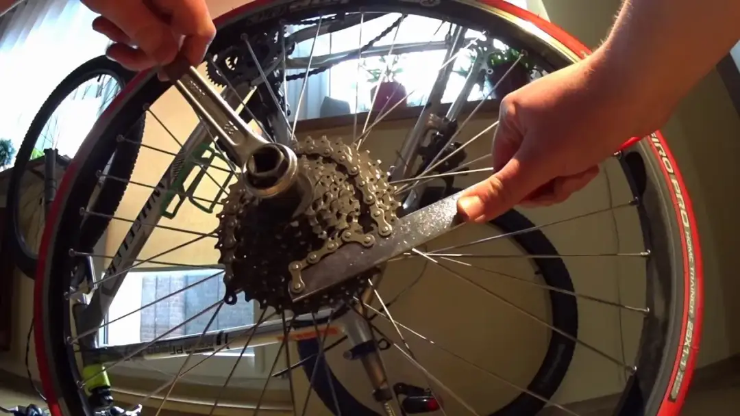 Jak odkręcić kasetę rowerową? Poradnik krok po kroku!