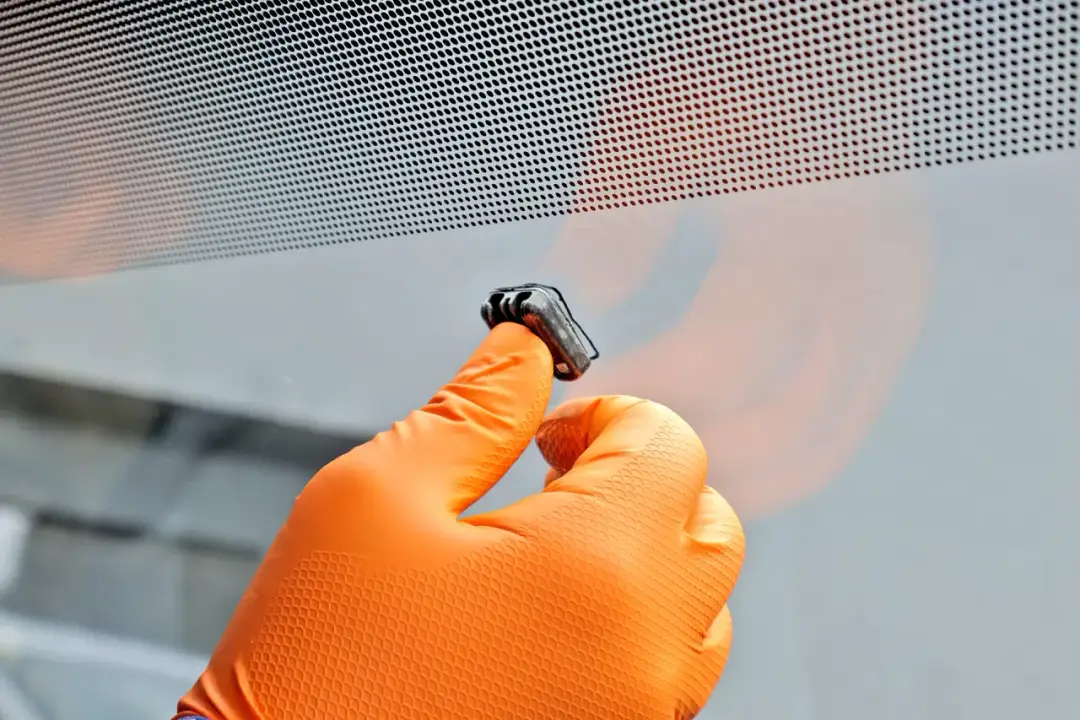 Czym przykleić lusterko w samochodzie, aby uniknąć problemów?