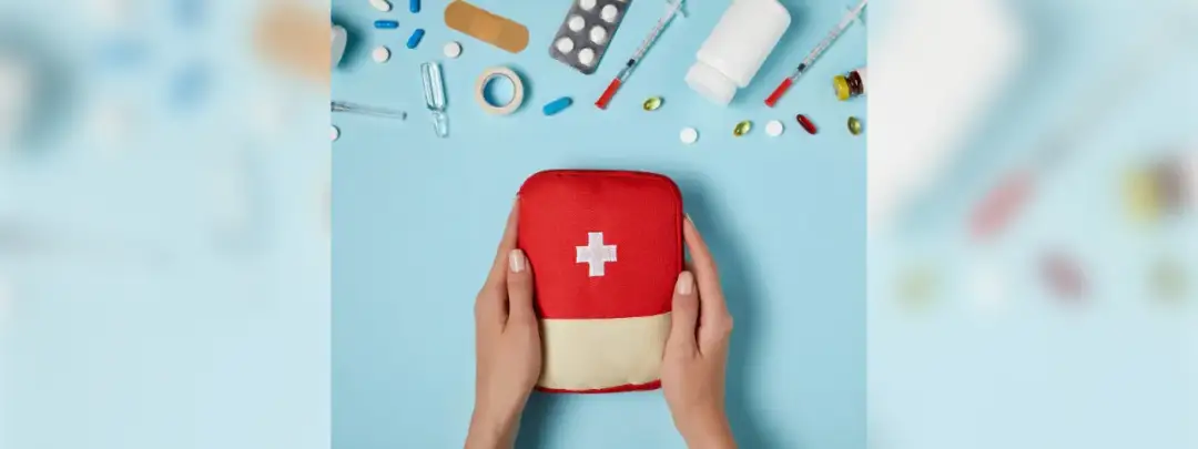 Co znajdziemy w apteczce pierwszej pomocy? Kluczowe elementy, które musisz znać
