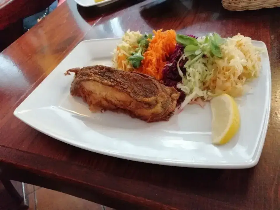 Ustka gdzie zjeść: najlepsze tanie miejsca z lokalnymi specjałami