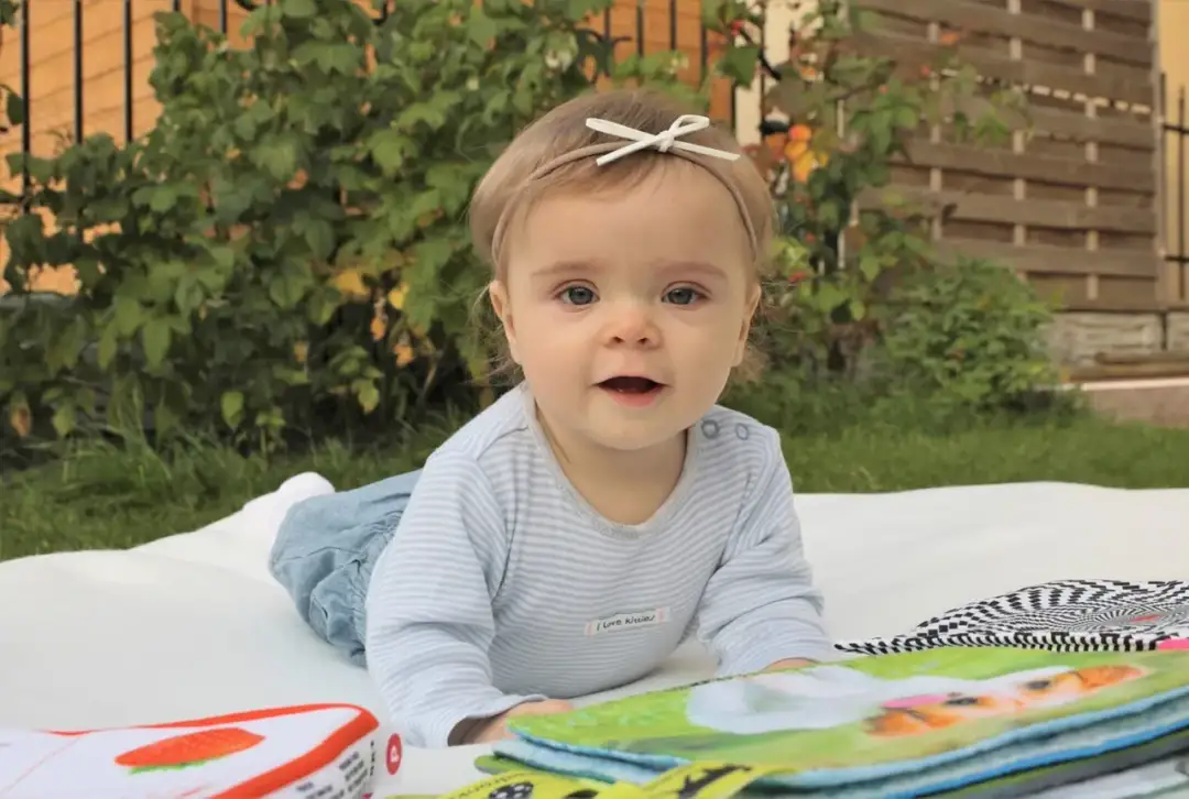 Od kiedy kłaść dziecko na macie edukacyjnej, by wspierać rozwój?