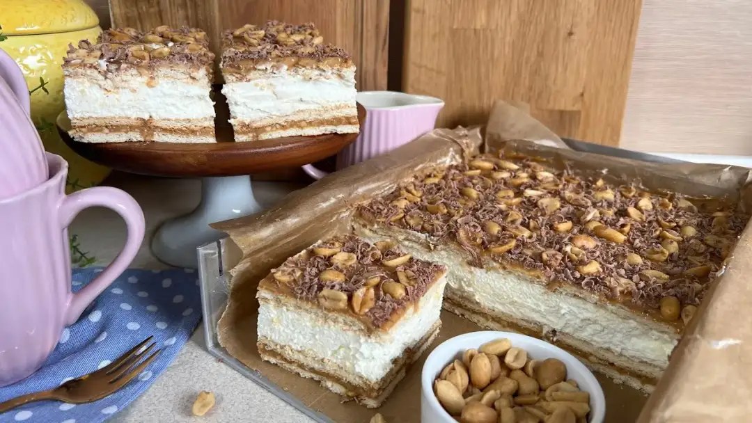 Łatwy przepis na ciasto Snickers bez pieczenia, które zachwyci każdego