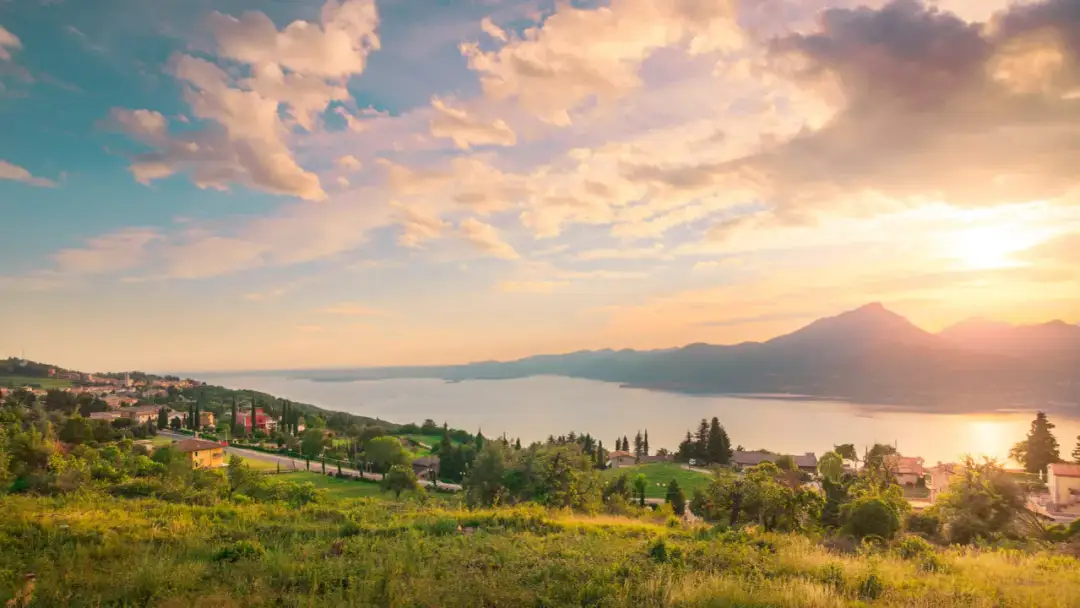 San Zeno di Montagna: Balcone sul Garda, Natura e Sapori DOP