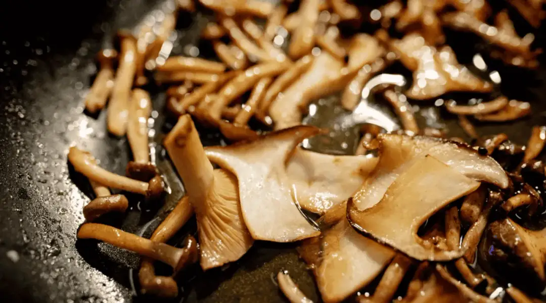 Jakie przyprawy do grzybów leśnych, aby wydobyć ich wyjątkowy smak?