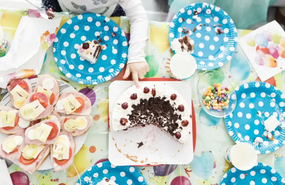 Najlepsze przekąski na urodziny dziecka, które zachwycą maluchy