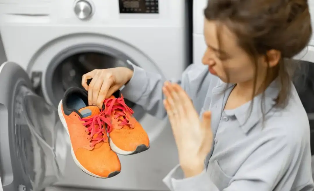 Ozonowanie butów czy skuteczne? Sprawdź, jak pozbyć się zapachów