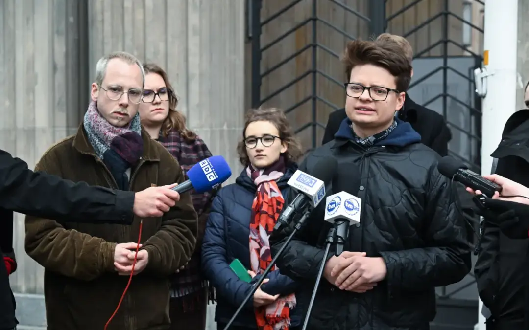 Akcja Demokracja: Jak ta organizacja zmienia Polskę na lepsze Akcja Demokracja: Jak ta organizacja zmienia Polskę na lepsze