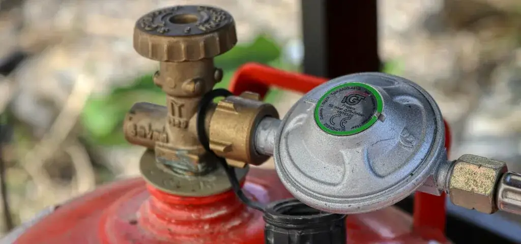 Gdzie wyrzucić butlę gazową? Bezpieczna utylizacja krok po kroku