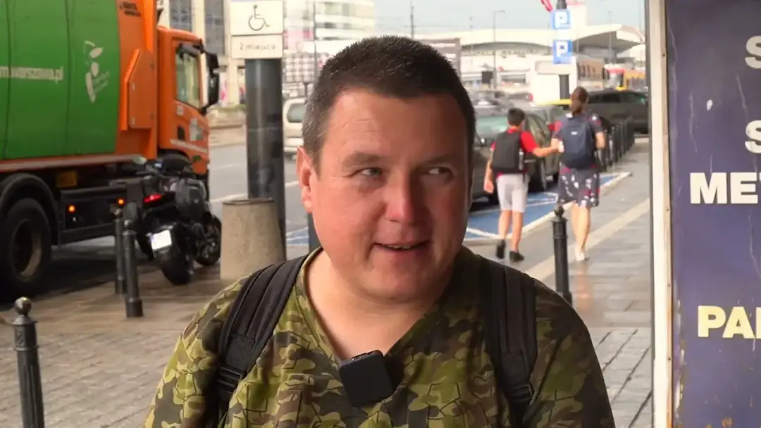 Bezdomny w drodze - Poruszająca historia walki o przetrwanie na polskich dworcach