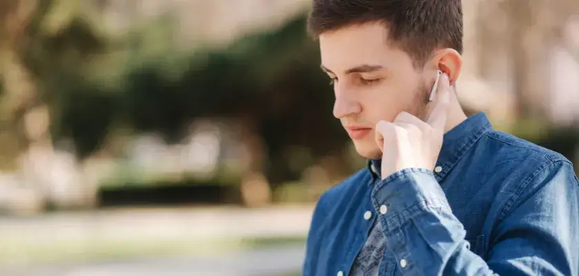 Dlaczego działa tylko jedna słuchawka bezprzewodowa JBL? Oto przyczyny i rozwiązania