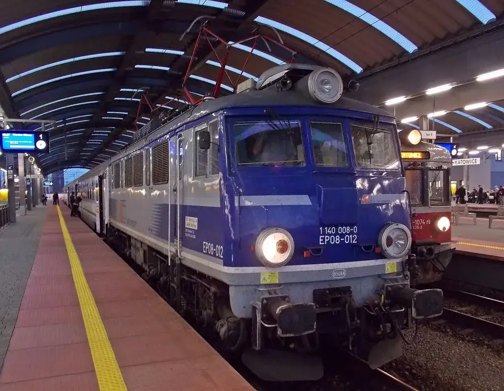 Ile jedzie pociąg z Katowic do Wrocławia? Sprawdź czas, ceny i połączenia