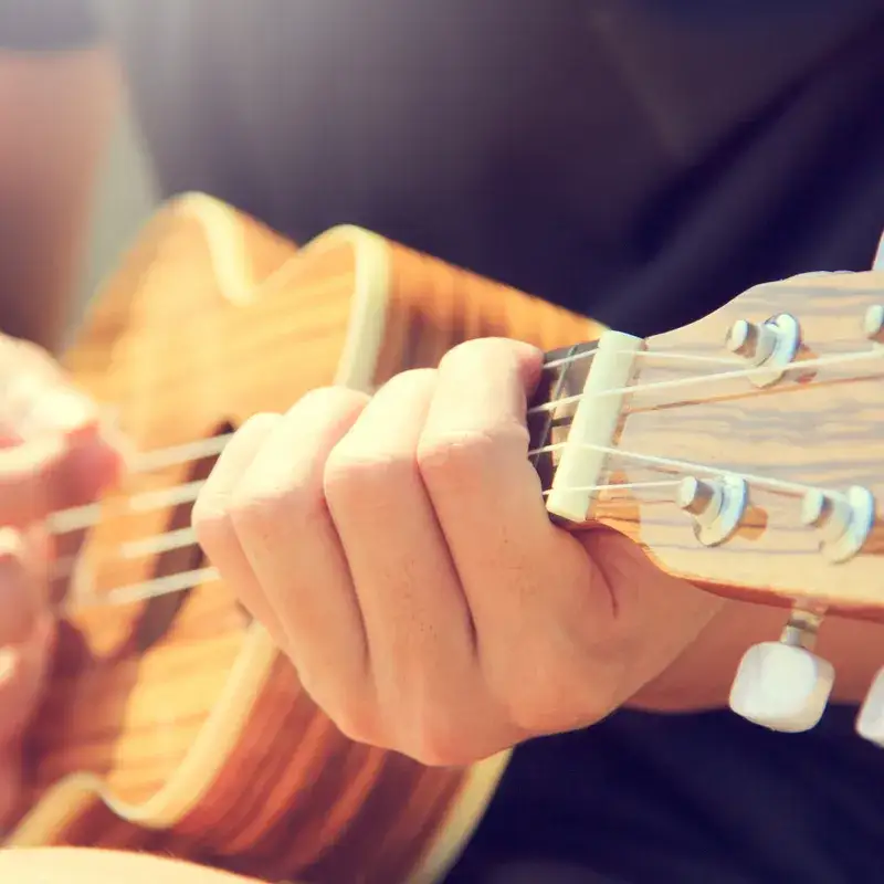 Czy trudno grać na ukulele? Poznaj fakty i obal mity o nauce