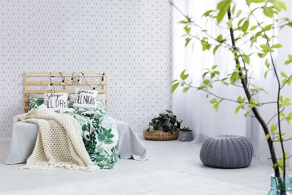 Jak położyć tapetę fizelinową bez błędów i frustracji