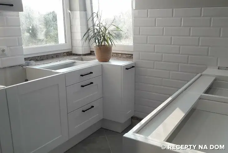 Parapet w kuchni niżej niż blat: korzyści i wyzwania aranżacji