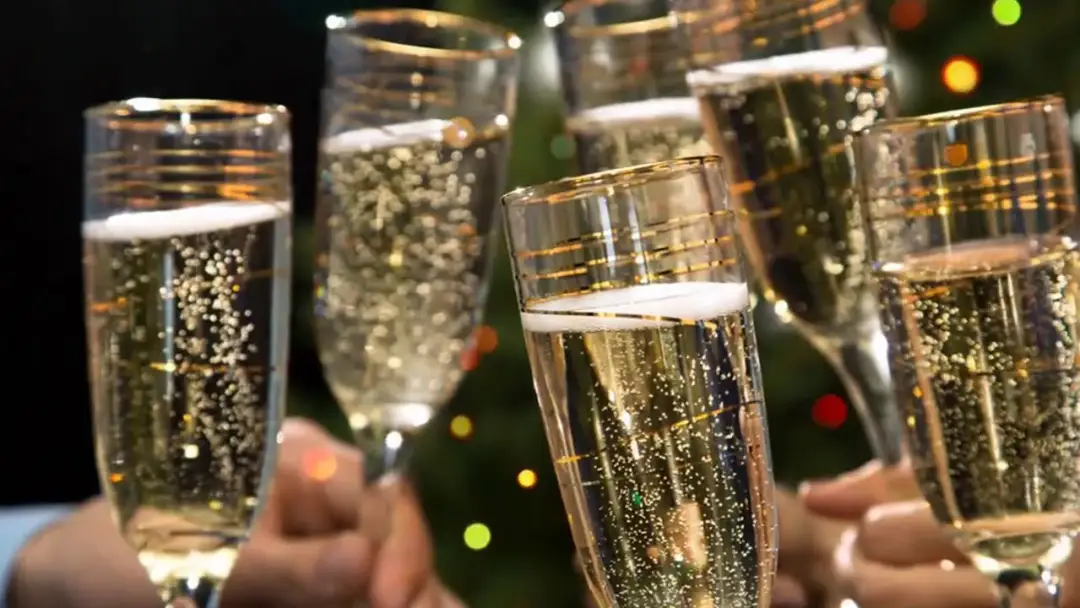 Kto śpiewa Pijemy za lepszy czas? Poznaj wykonawców i ich sukcesy