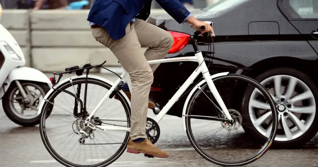 Czy po zabraniu prawa jazdy można jeździć rowerem? Sprawdź zasady.