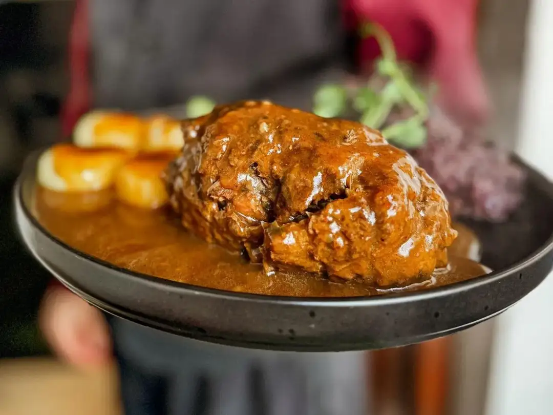 Gdzie zjeść rolada śląska w Katowicach? Odkryj najlepsze miejsca Gdzie zjeść rolada śląska w Katowicach? Odkryj najlepsze miejsca