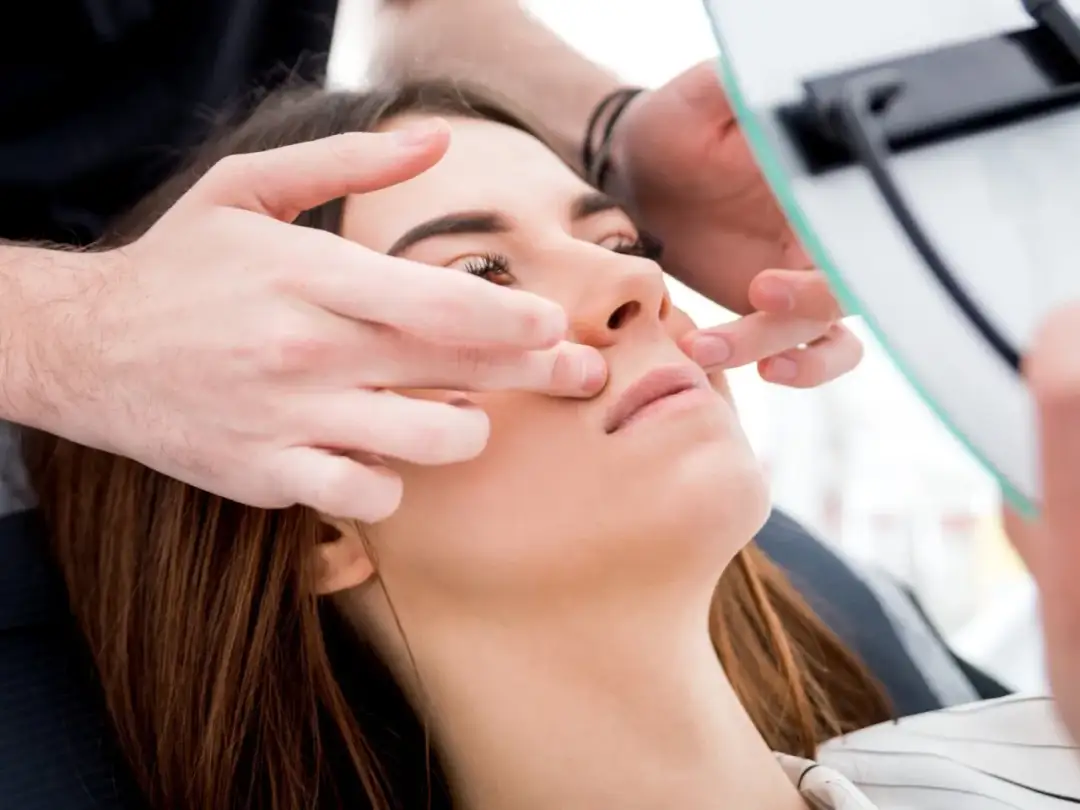 Powiększanie ust: Ból to mit? Poznaj metody na komfortowy zabieg