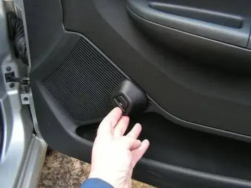 Jak podnieść szybę elektryczną w samochodzie, gdy nie działa? Proste kroki i porady