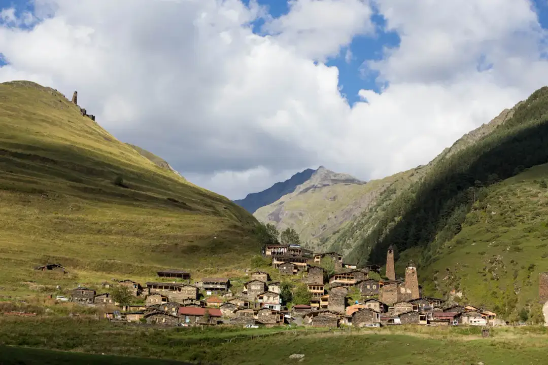 Gdzie leżą góry Kaukaz? Odkryj ich wyjątkową lokalizację i znaczenie