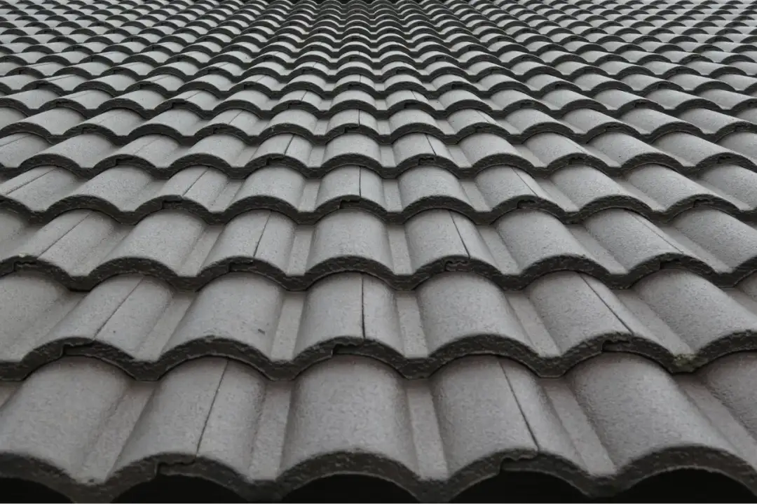 Jak wybrać papę jak dachówka: trwałość i estetyka pokrycia dachu
