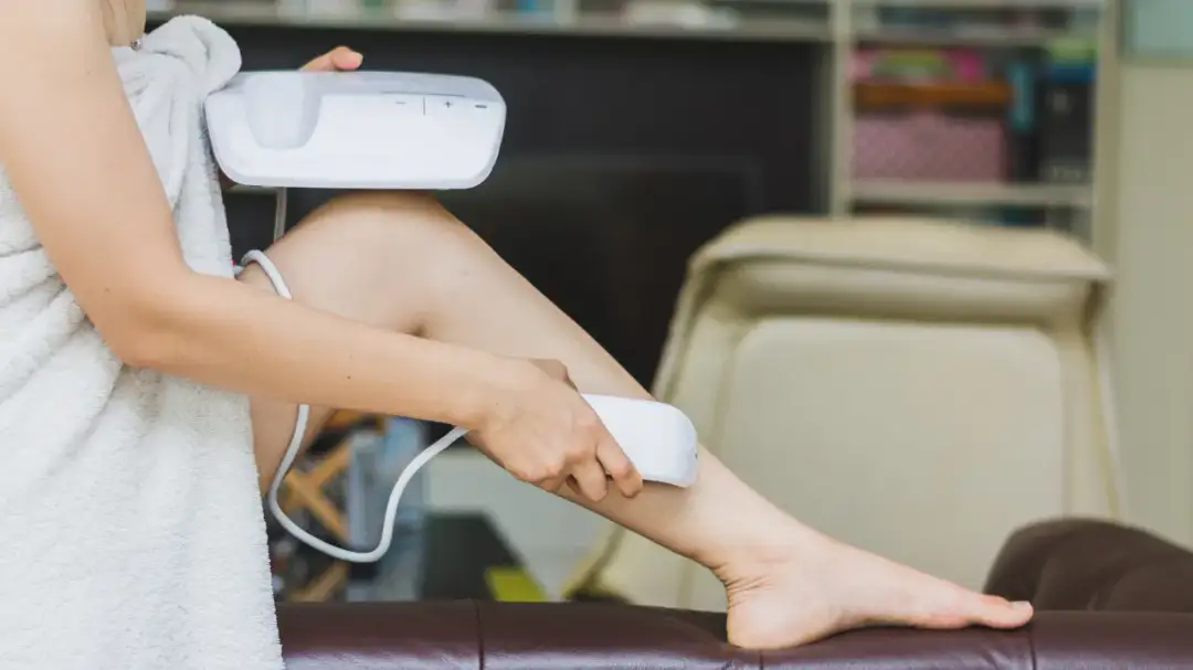 Golarka czy depilator opinie: co wybrać, by uniknąć bólu?