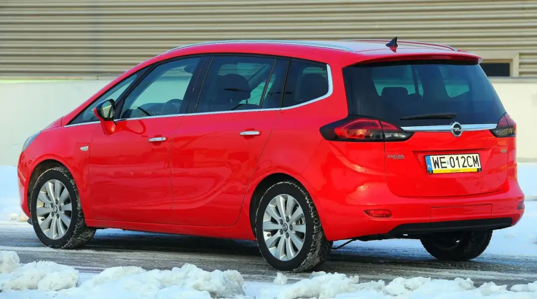 Opel Zafira C opinie: który silnik zapewnia najlepszą wydajność?