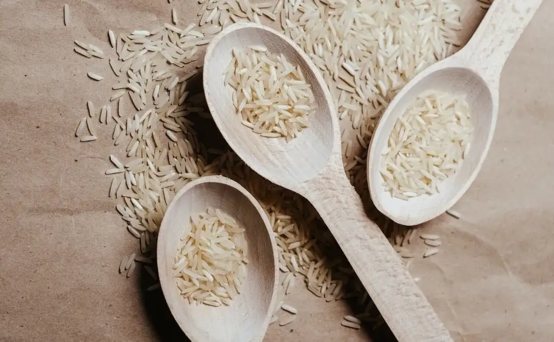 Ile łyżek ryżu na litr zupy? Odkryj idealne proporcje dla smaku