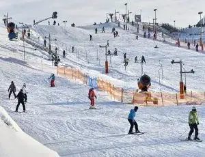 Najlepsze stoki narciarskie w Warmii i Mazurach – gdzie jeździć i co warto wiedzieć