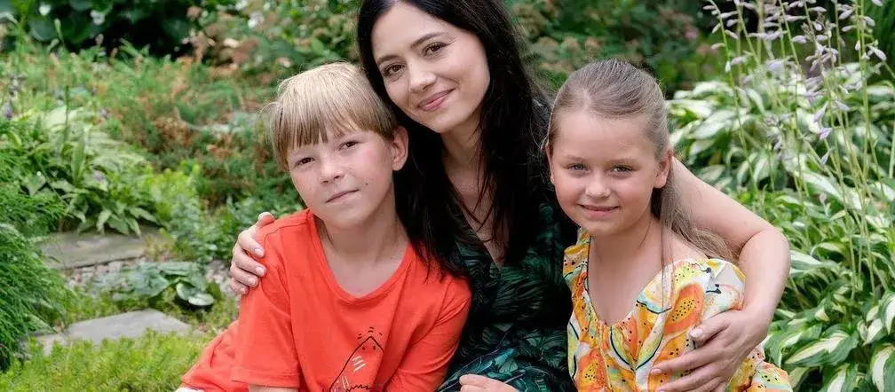 Ile dzieci ma Isamu? Poznaj rodzinę Szymona Kasprzyka